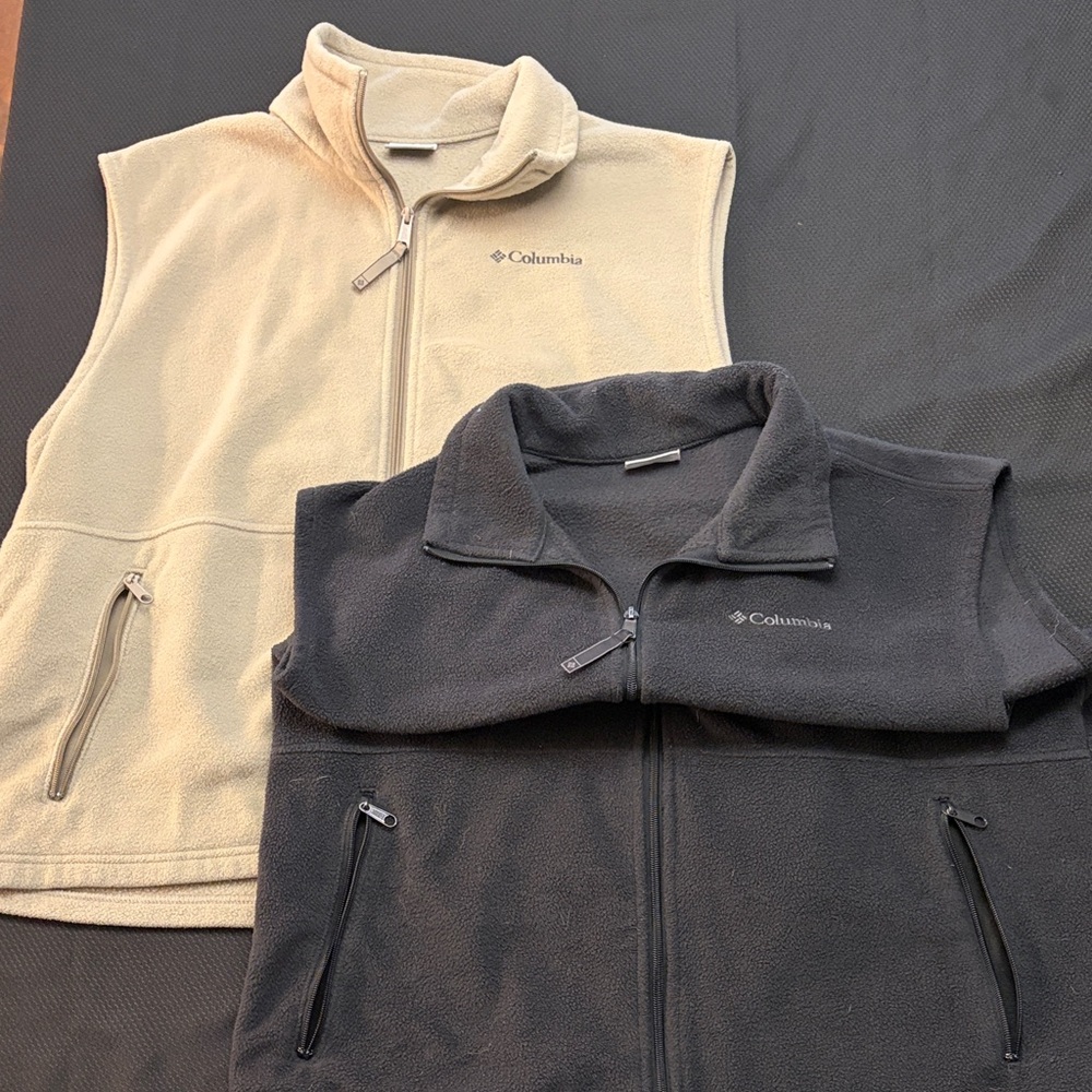 Columbia Cream and Black Fleece Vests XL